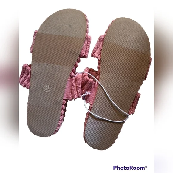 universal Thread sandals - Picture 2 of 2